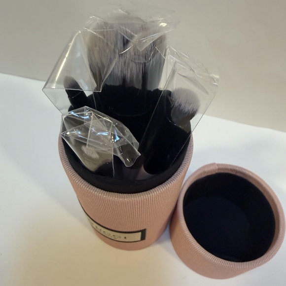 Gucci Beauty Cosmetic Brush Set NWT - Picture 8 of 10